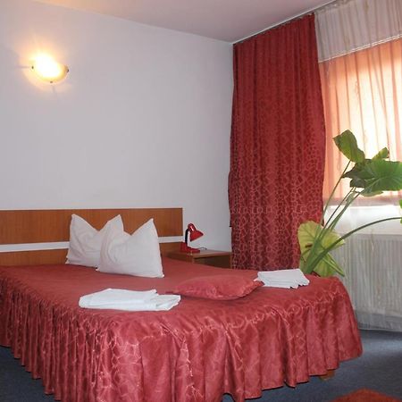 Riviera Valceana Bed & Breakfast Ramnicu Valcea Luaran gambar