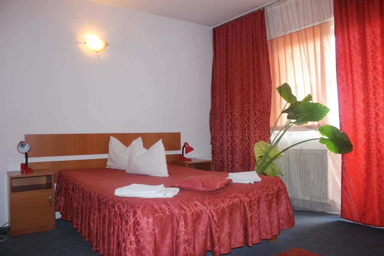 Riviera Valceana Bed & Breakfast Ramnicu Valcea Luaran gambar