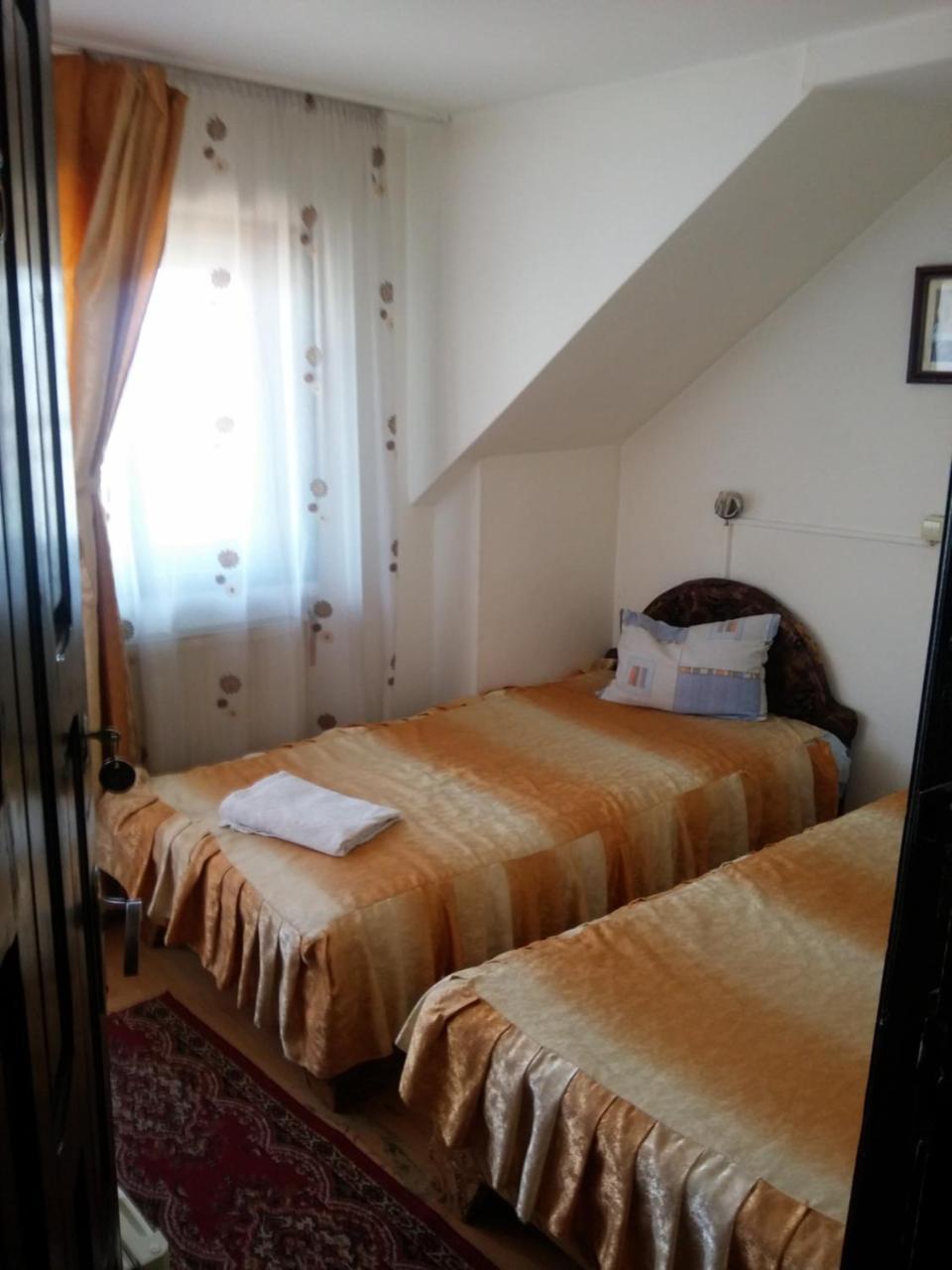 Riviera Valceana Bed & Breakfast Ramnicu Valcea Luaran gambar