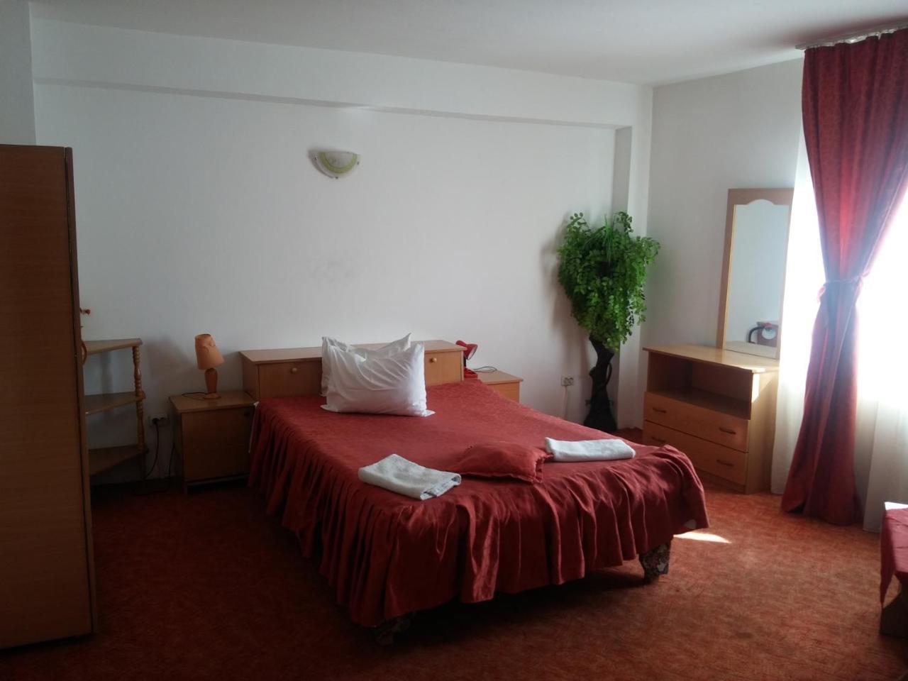 Riviera Valceana Bed & Breakfast Ramnicu Valcea Luaran gambar