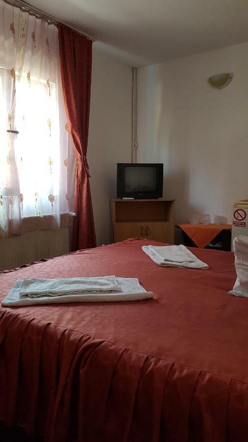 Riviera Valceana Bed & Breakfast Ramnicu Valcea Luaran gambar