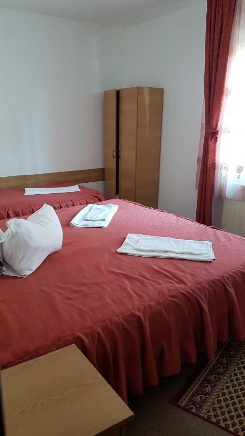 Riviera Valceana Bed & Breakfast Ramnicu Valcea Luaran gambar